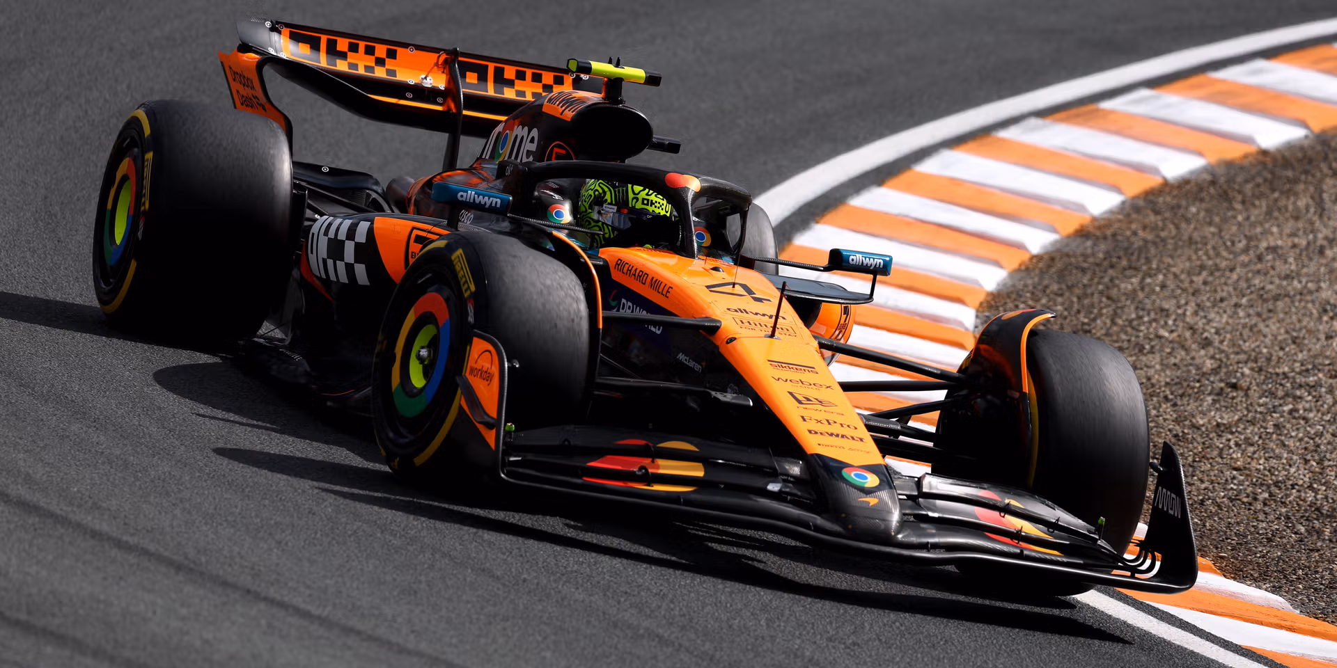 Dune, Curve Sopraelevate e un Carillon che Gira: Il Gran Premio d’Olanda 2025